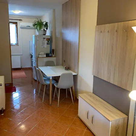 Belvaros Apartman Апартаменти *